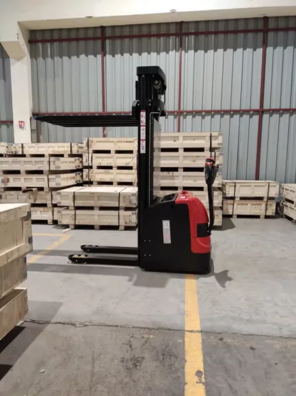 Električni visokopodizni viličar 1500kg AC motor triplex stup