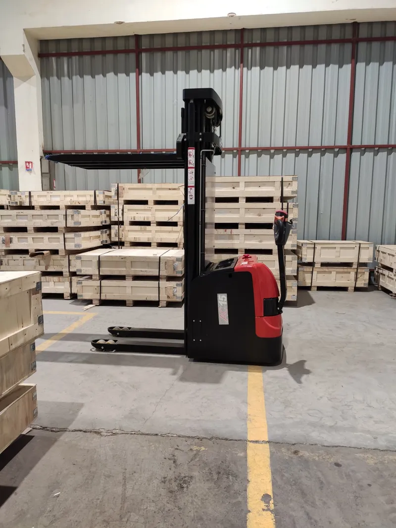 električni_visokopodizni_viličar_1500kg_triplex_stup_AC_motor_slobodno_podizanje_007_resized Električni visokopodizni viličar 1500kg AC motor triplex stup