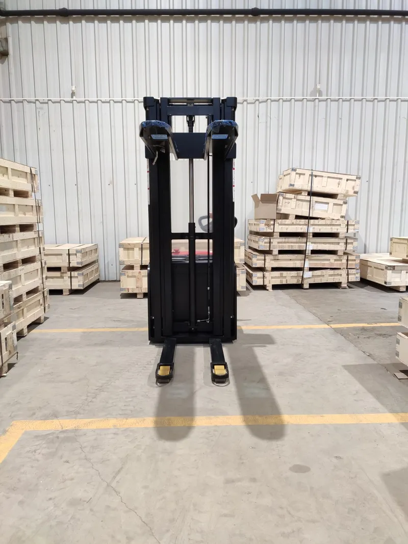 električni_visokopodizni_viličar_1500kg_triplex_stup_AC_motor_slobodno_podizanje_008_resized