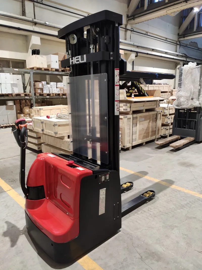 električni_visokopodizni_viličar_1500kg_triplex_stup_AC_motor_slobodno_podizanje_010_resized