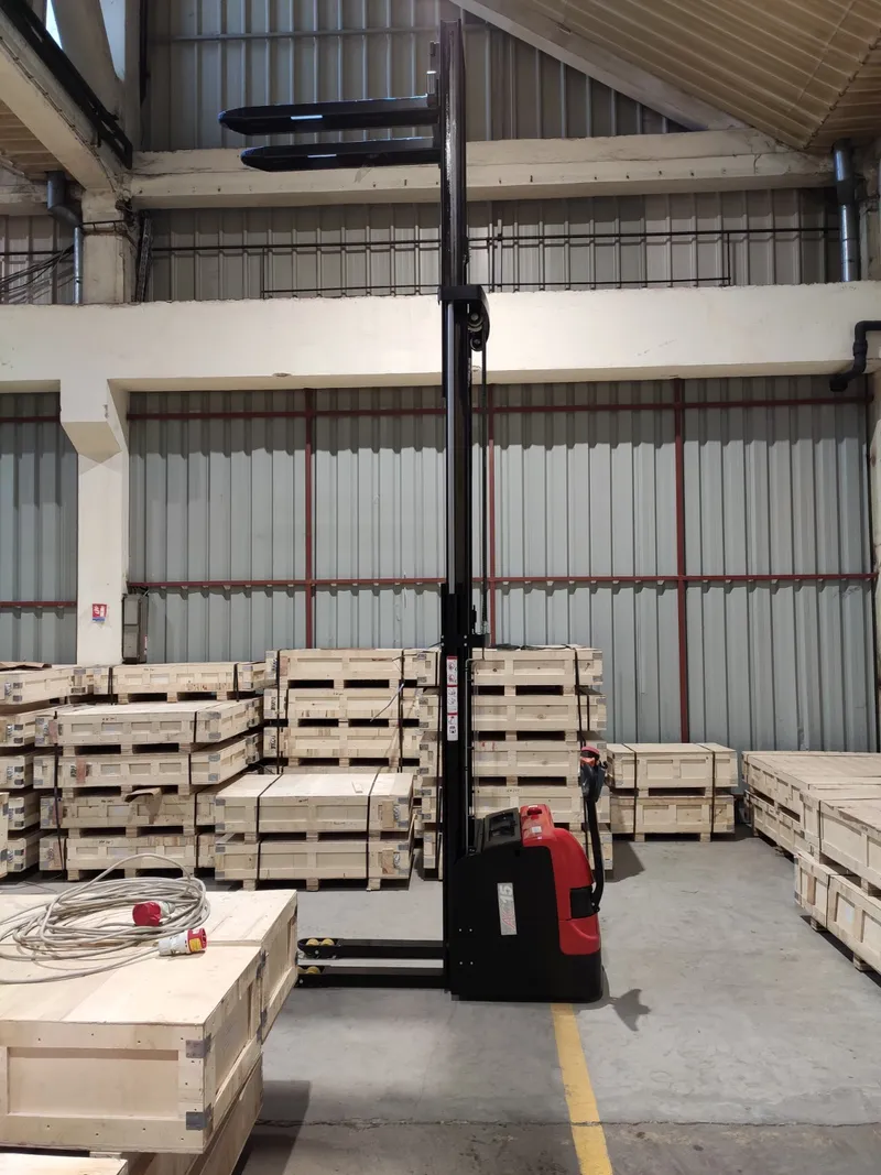 električni_visokopodizni_viličar_1500kg_triplex_stup_AC_motor_slobodno_podizanje_011_resized